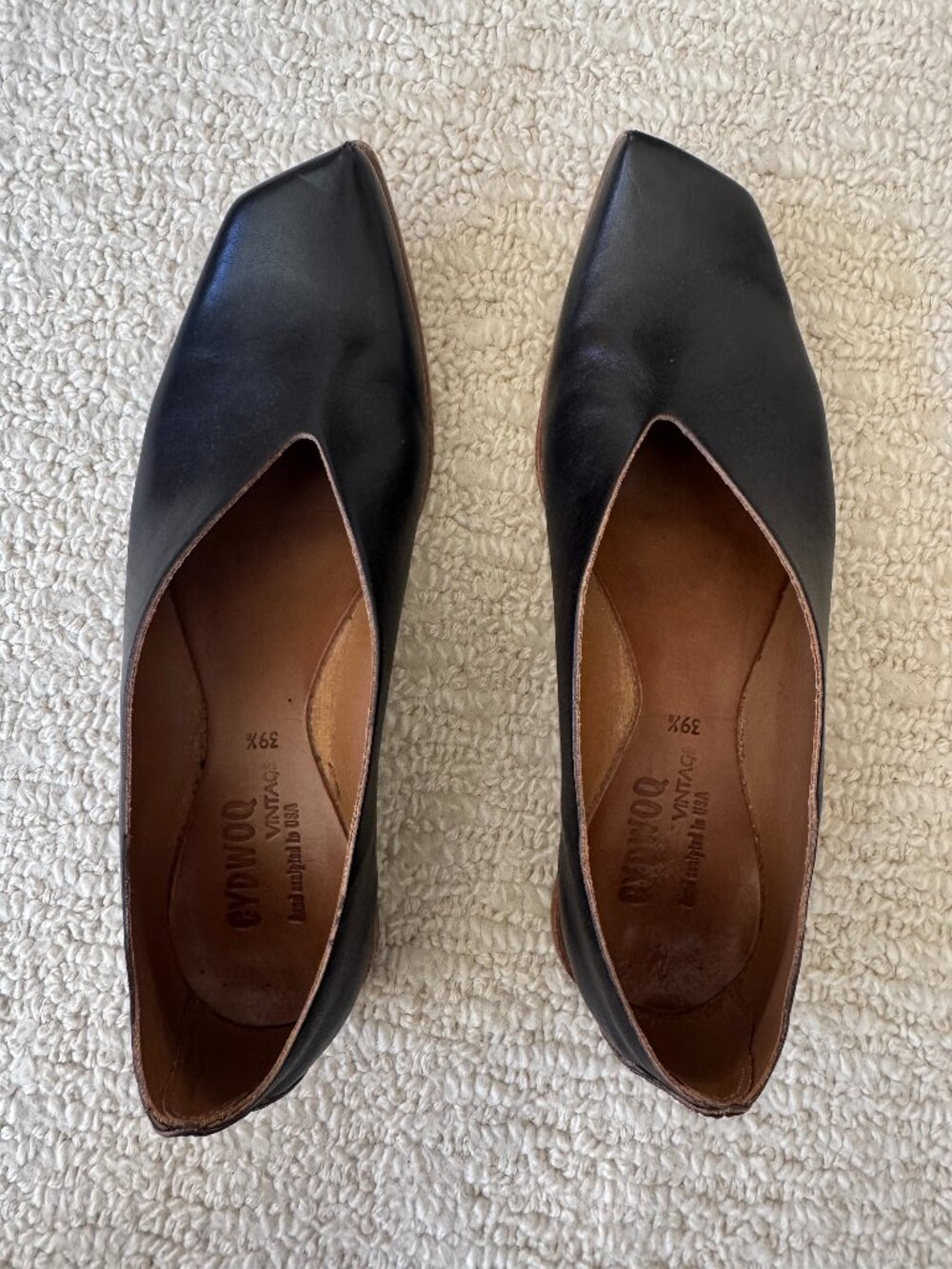 Cydwoq Swirl black flats -almost NEW